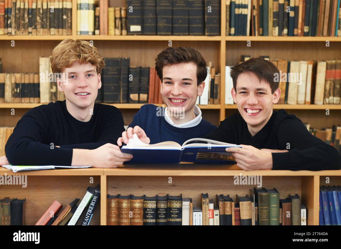 Karlsruhe, Germany. 10th Nov, 2023. Graduates of Bismarck-Gymnasium Karlsruhe, Paul Mai (l-r), Elias Vollmer and Jeremias Loghis. The three will be honored at the Federal President's History Competition on 14.11.2023. With their project 'Der Mieter- und Bauverein Karlsruhe eG. Are 109 words enough to come to terms with your own Nazi history?'. Credit: Uli Deck/dpa/Alamy Live News Stock Photo