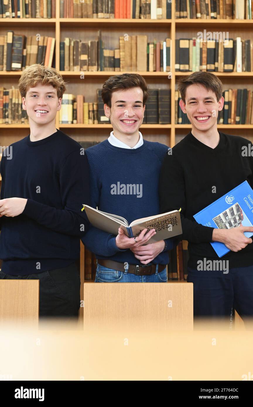 Karlsruhe, Germany. 10th Nov, 2023. Graduates of Bismarck-Gymnasium Karlsruhe, Paul Mai (l-r), Elias Vollmer and Jeremias Loghis. The three will be honored at the Federal President's History Competition on 14.11.2023. With their project 'Der Mieter- und Bauverein Karlsruhe eG. Are 109 words enough to come to terms with your own Nazi history?'. Credit: Uli Deck/dpa/Alamy Live News Stock Photo