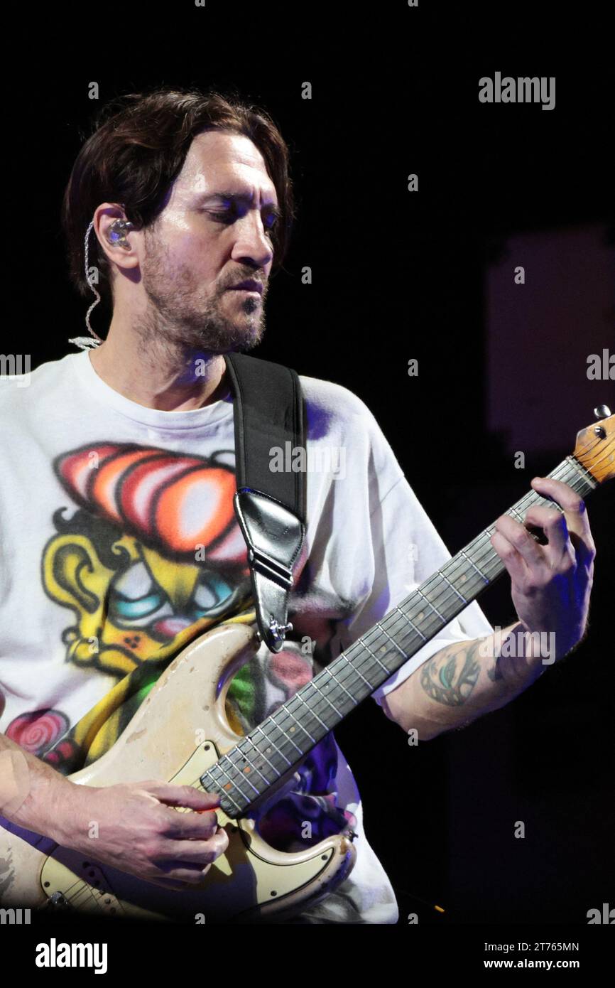 Curitiba, Brazil. 14th Nov, 2023. PR - CURITIBA - 13/11/2023 - CURITIBA, RED HOT CHILI PEPPERS - John Frusciante, during a performance by the band Red Hot Chili Peppers, at Estadio Couto Pereira in Curitiba, this Monday (13). Band tours South America. Photo: Robson Mafra/AGIF (Photo by Robson Mafra/AGIF/Sipa USA) Credit: Sipa USA/Alamy Live News Stock Photo
