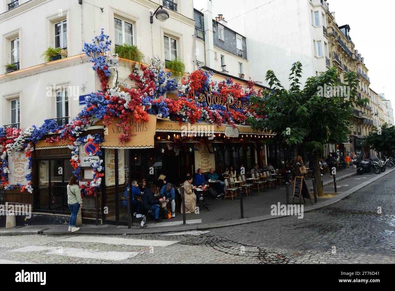 The vibrant Le vrai Paris on Rue des Abbesses in Montmartre, Paris. Stock Photo