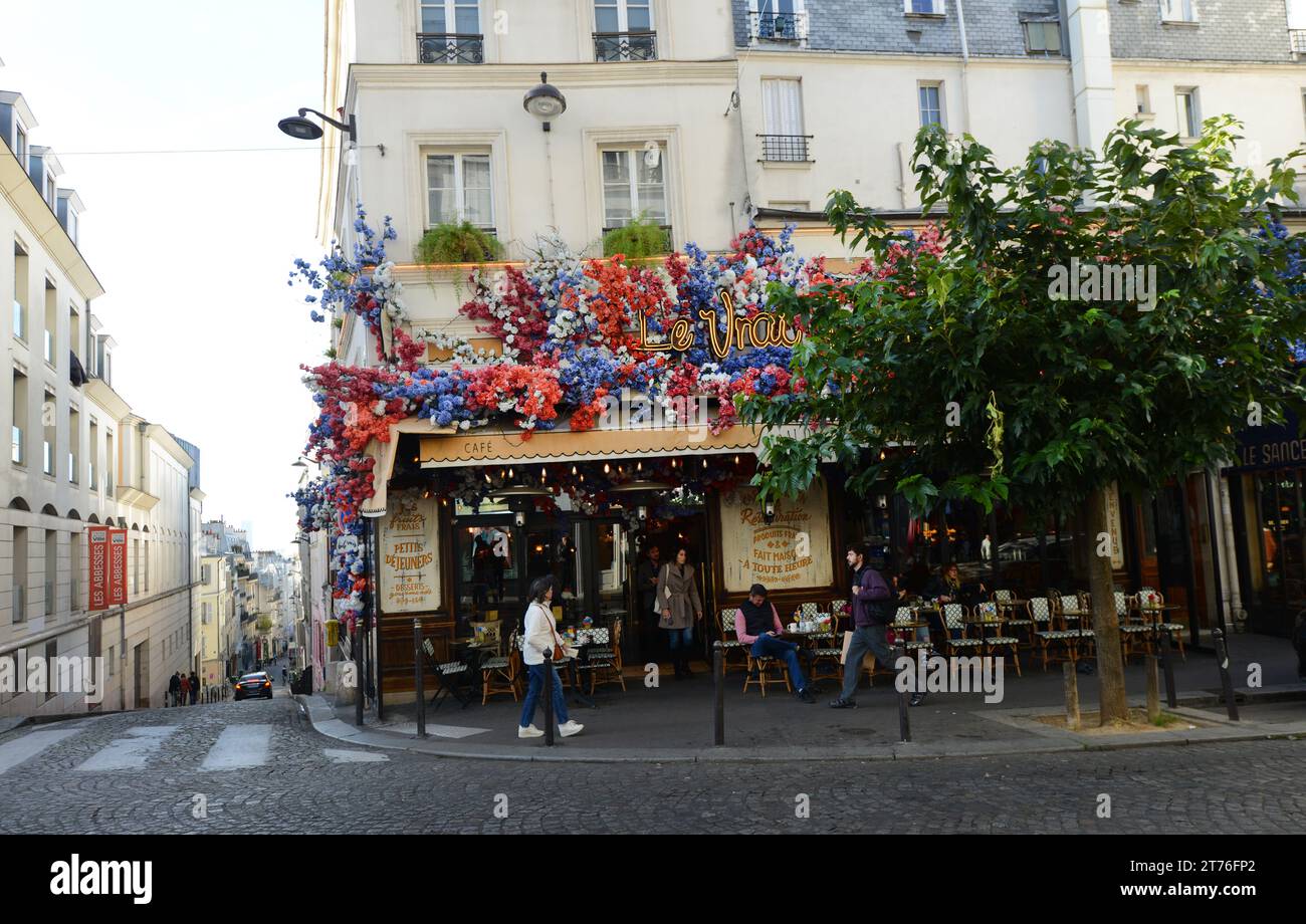 The vibrant Le vrai Paris on Rue des Abbesses in Montmartre, Paris. Stock Photo