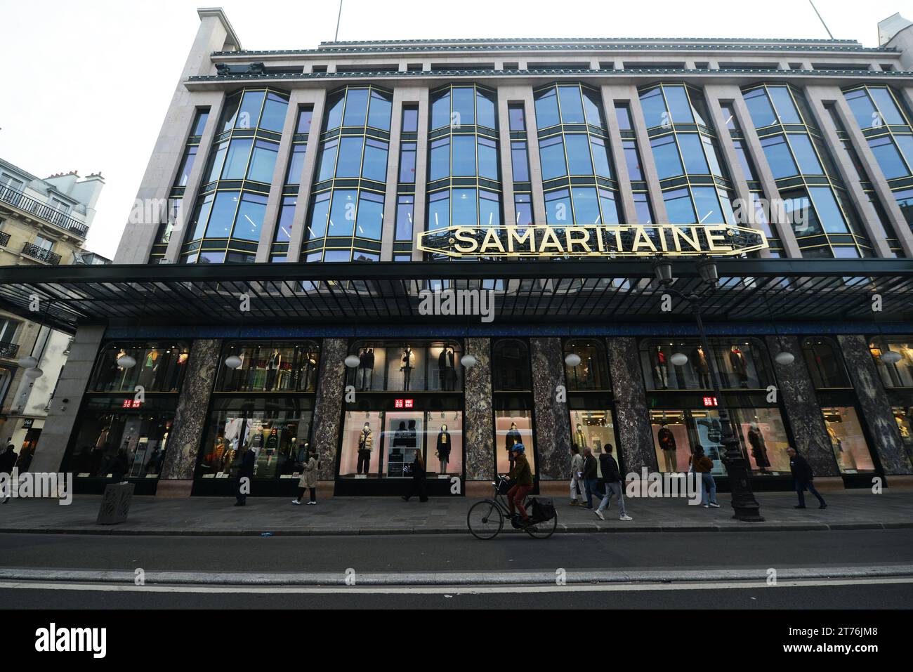 Samaritaine department store on R. de la Monnaie, Paris, France Stock ...