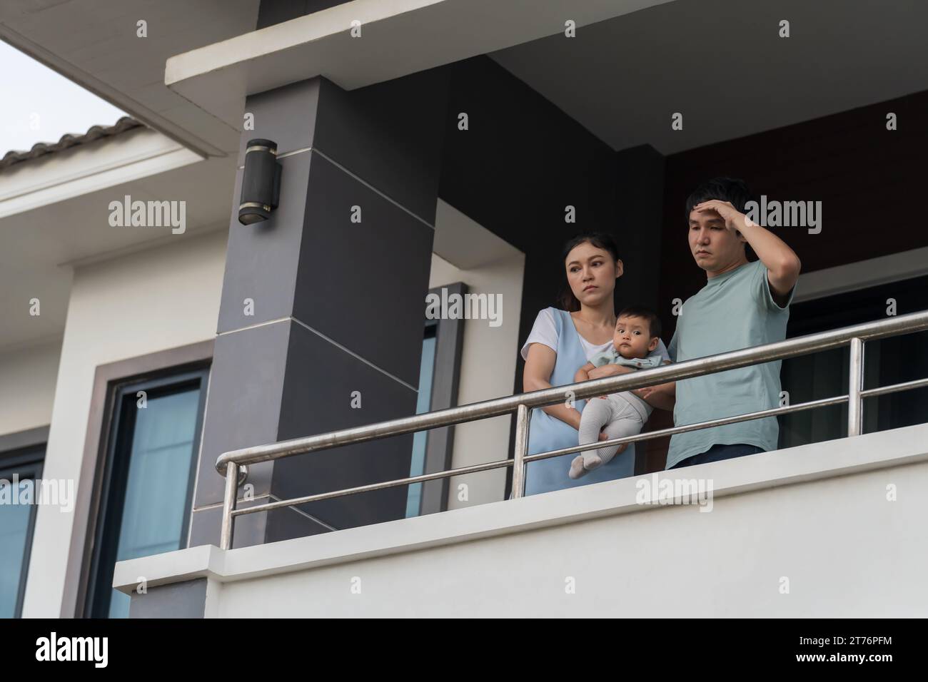 Family and child and stressed hi-res stock photography and images - Alamy