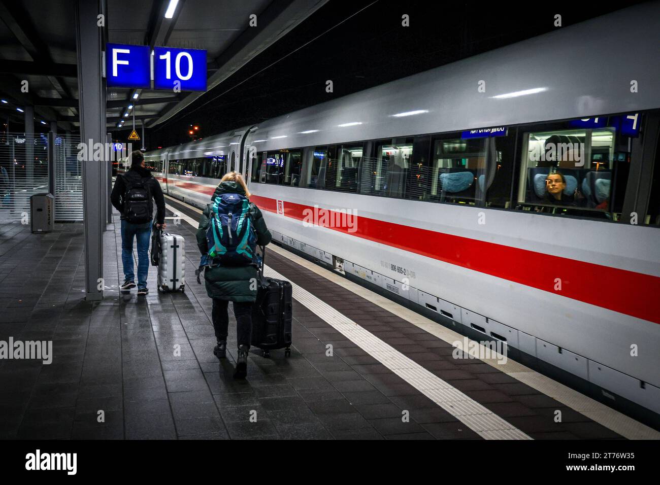 Dortmund Hauptbahnhof Intercity Express Zug ICE, ICE 2 der Deutschen