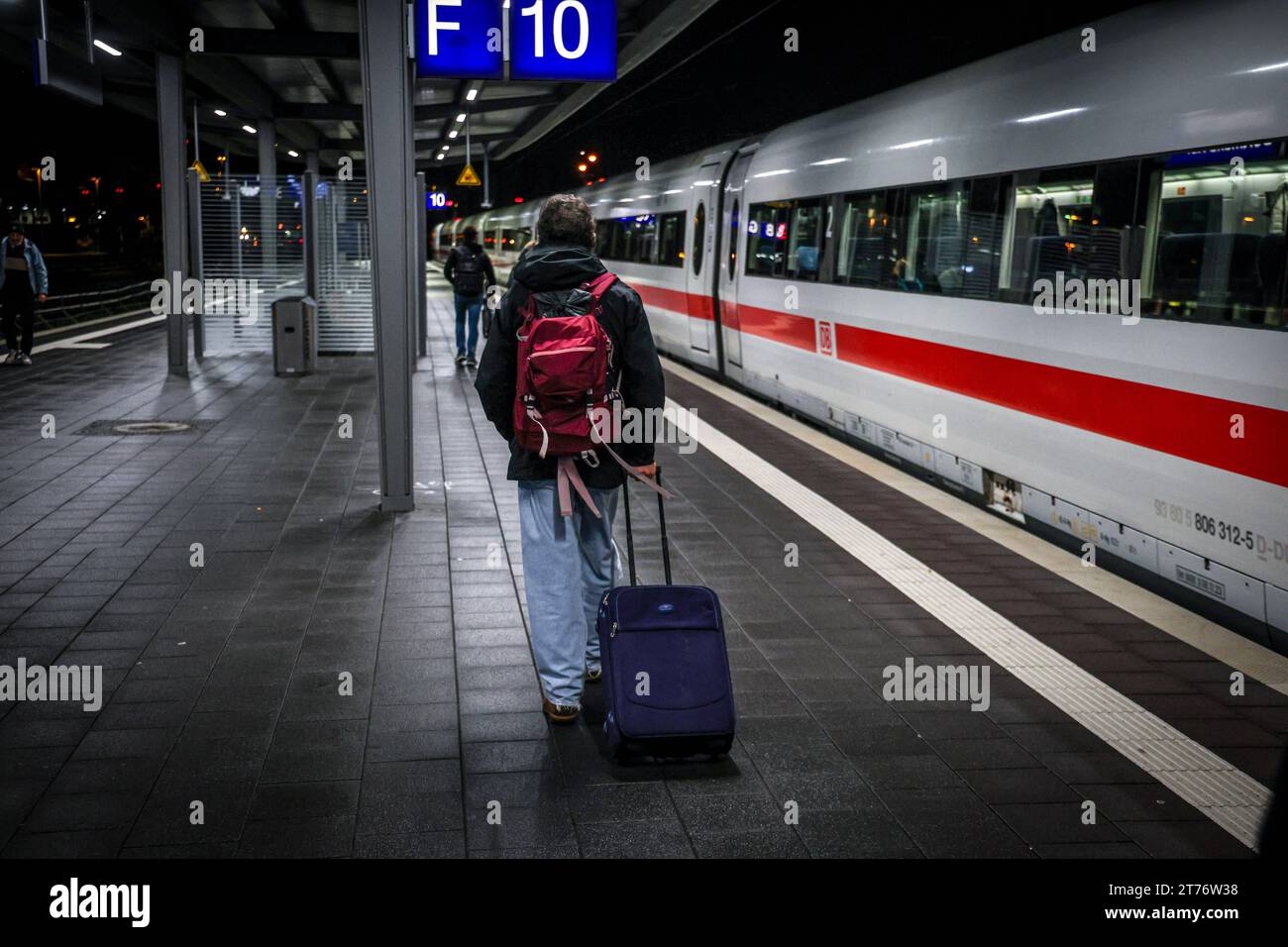 Dortmund Hauptbahnhof Intercity Express Zug ICE, ICE 2 der Deutschen
