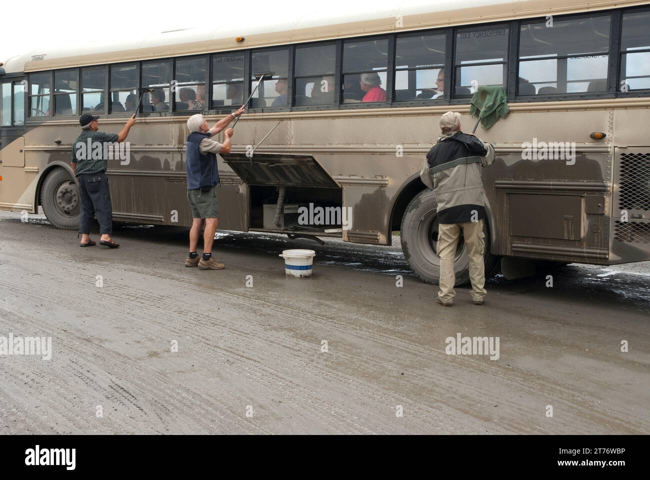Denali bus tour - cleaning the windows, Alaska Stock Photo