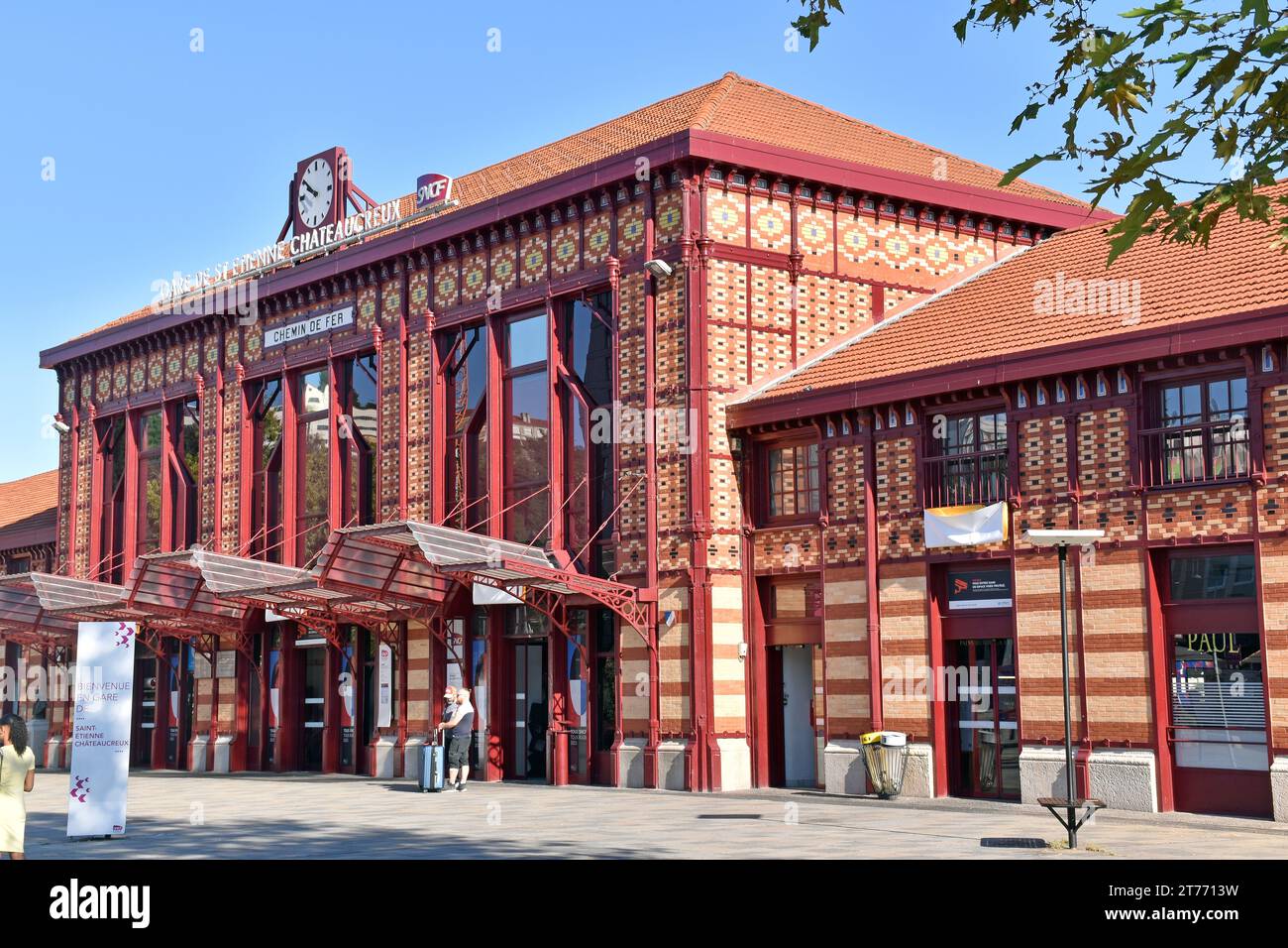 The wonderful Saint-Étienne-Châteaucreux railway station, built thus by PLM Co 1882-84, architect J-A  Buvard, iron-framed, polychrome brick infill Stock Photo