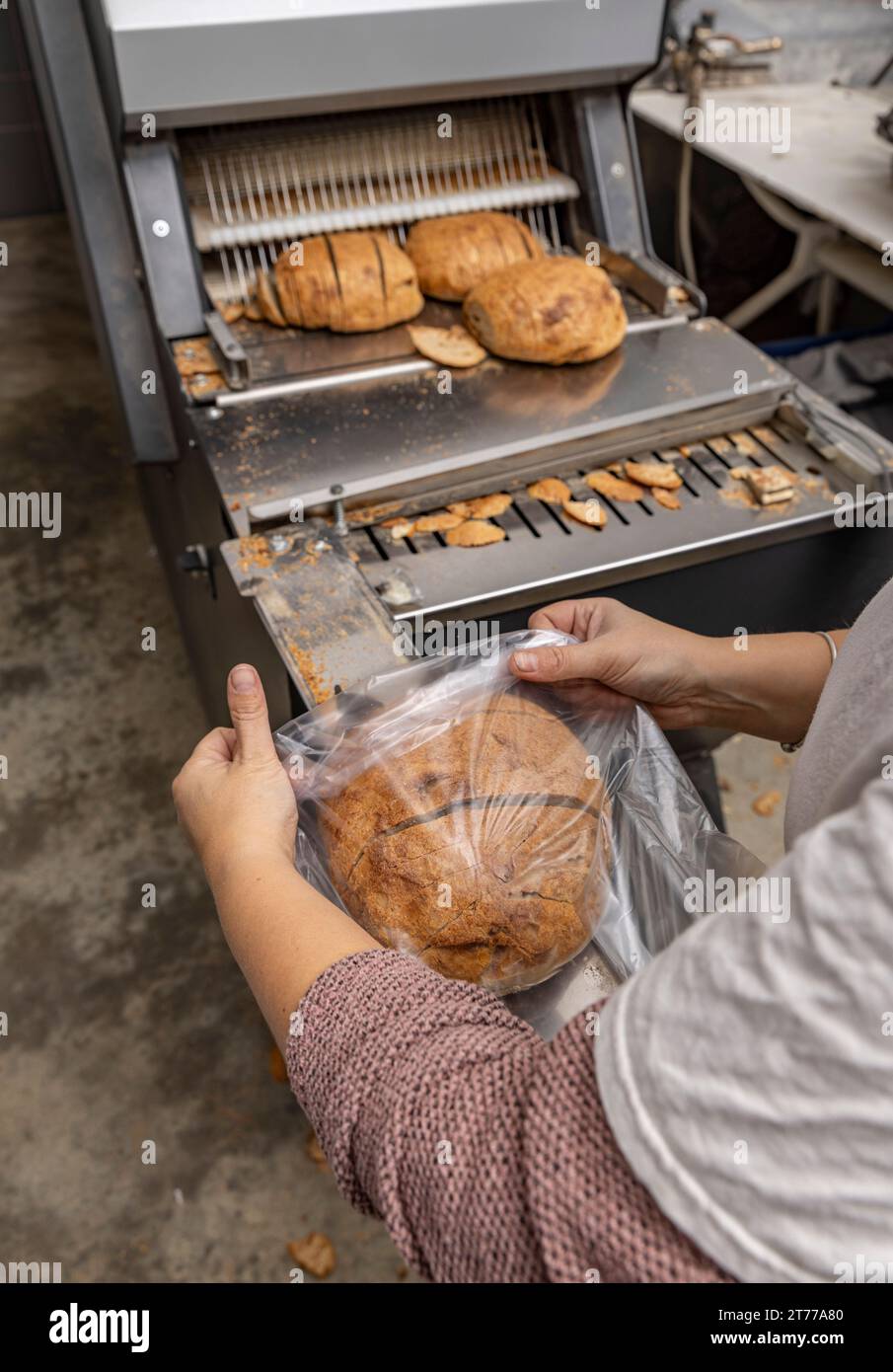 4,964 Bread Slicing Machine Royalty-Free Images, Stock Photos