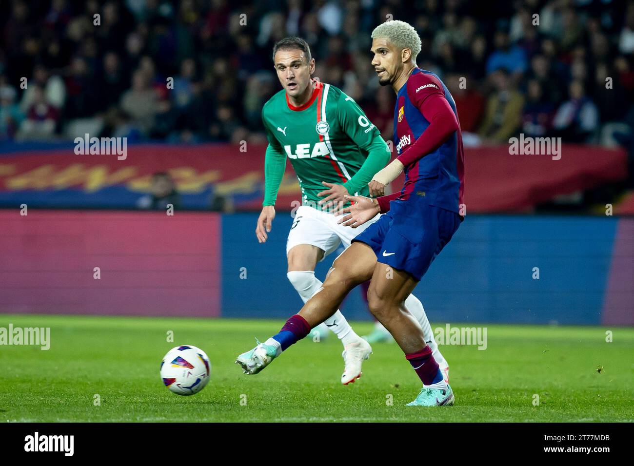 Barcelona, Spain. 12th Nov, 2023. BARCELONA, SPAIN - NOVEMBER 12: .Ronald Araujo of FC Barcelona during the La Liga EA Sports match between FC Barcelona and Deportivo Alaves at the Estadi Olimpic Lluis Companys on November 12, 2023 in Barcelona, Spain (Credit Image: © Gerard Franco/DAX via ZUMA Press Wire) EDITORIAL USAGE ONLY! Not for Commercial USAGE! Stock Photo