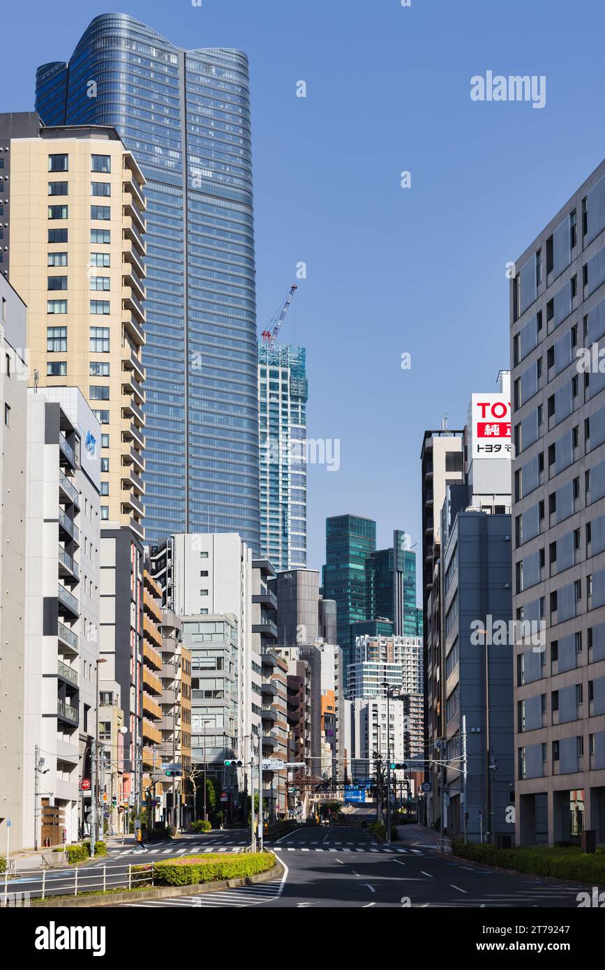 Tokyo, Japan April 09, 2023 Street view to Azabudai Hills Mori JP Tower. When completed in Tokyo, Japan April 09, 2023 Street view to Azabudai Hills Mori JP Tower. When completed in