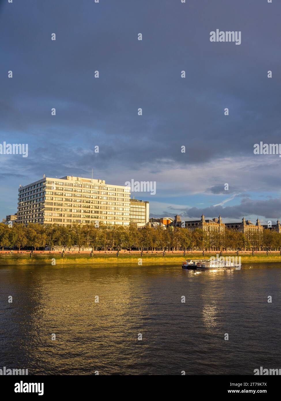 Sunsetting on St Thomas Hospital, River Thames, South London, England, UK, GB. Stock Photo