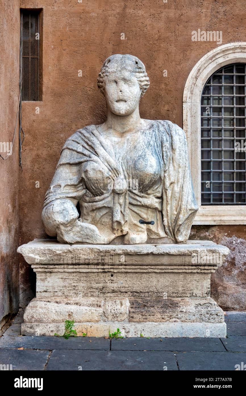 Statue of Madama Lucrezia, one of Rome's "Talking Statues", Italy Stock