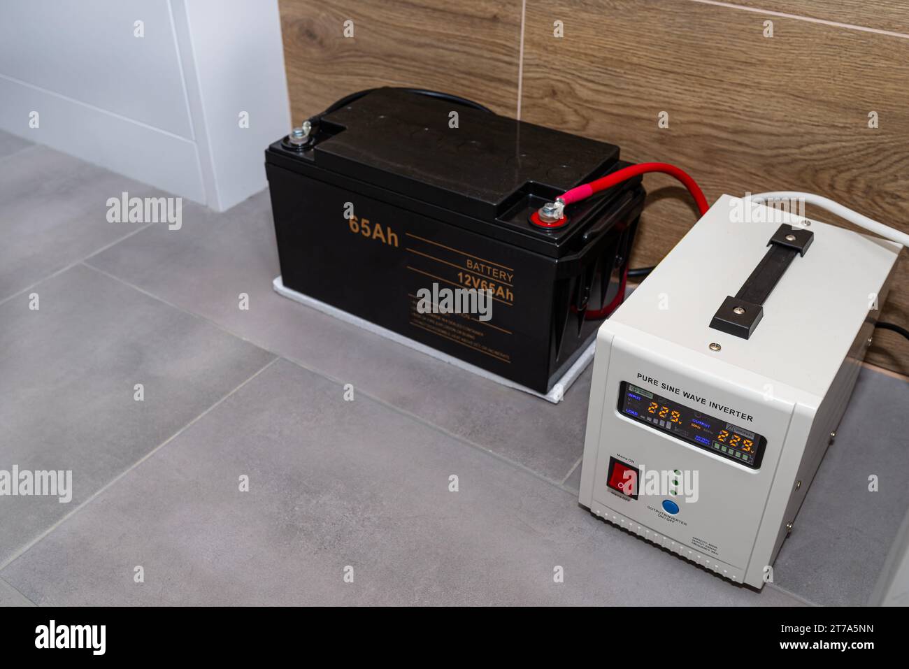 Emergency power supply with a 12V 65Ah battery providing uninterrupted