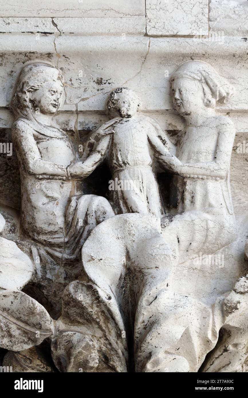 The Family: raising the child - Love, Marriage, Fathering and Death - Column capital of Palazzo Ducale (Doge's Palace, St Mark's Square) - Venice Stock Photo