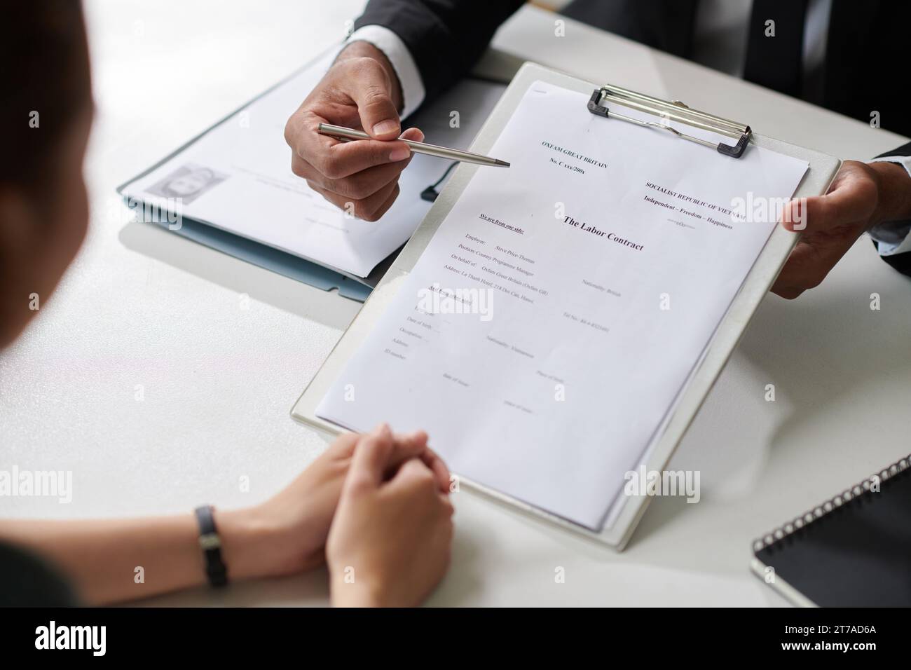 Job contract applicant sign hi-res stock photography and images - Alamy