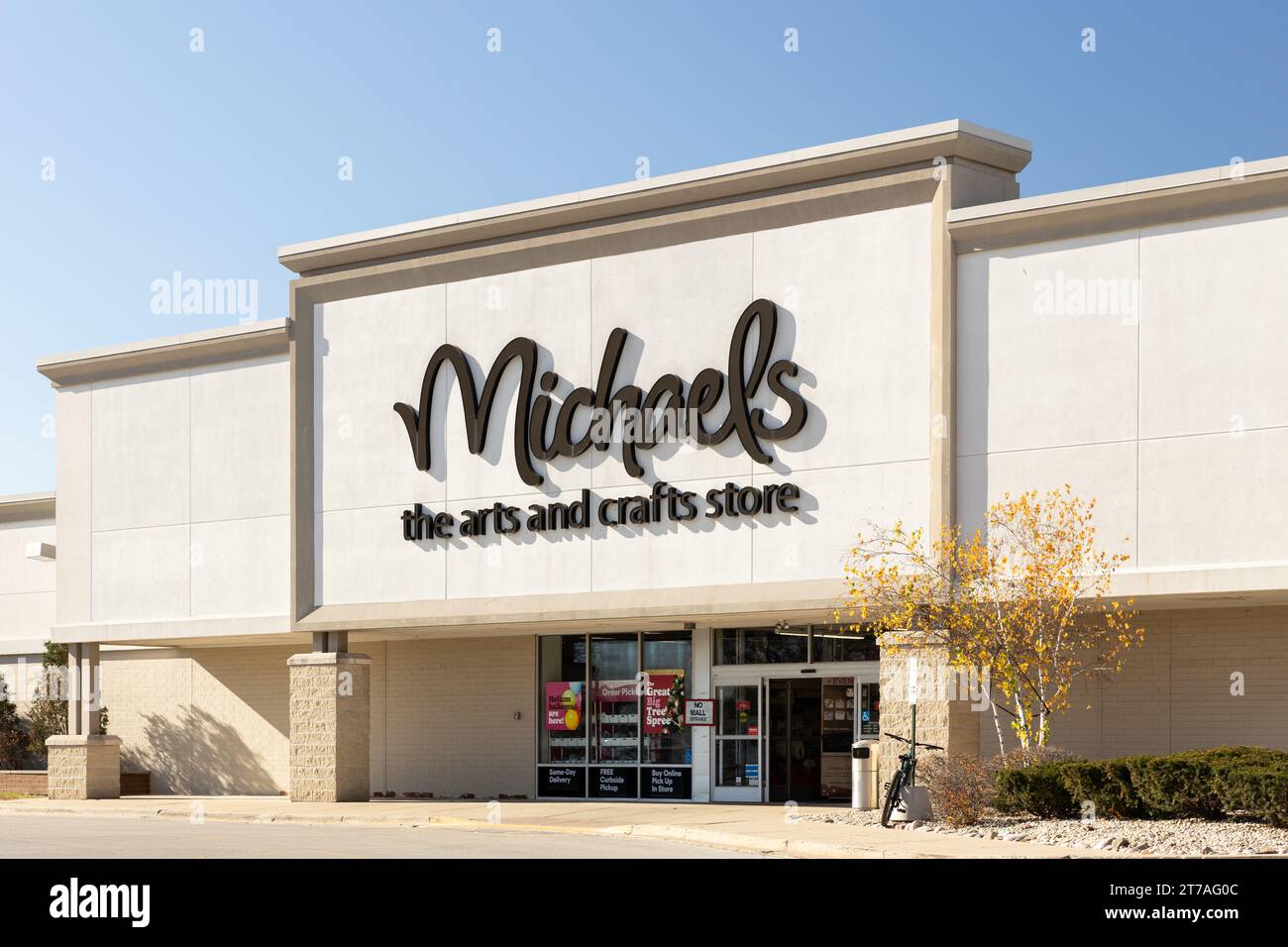 Michaels arts and crafts store hi-res stock photography and images