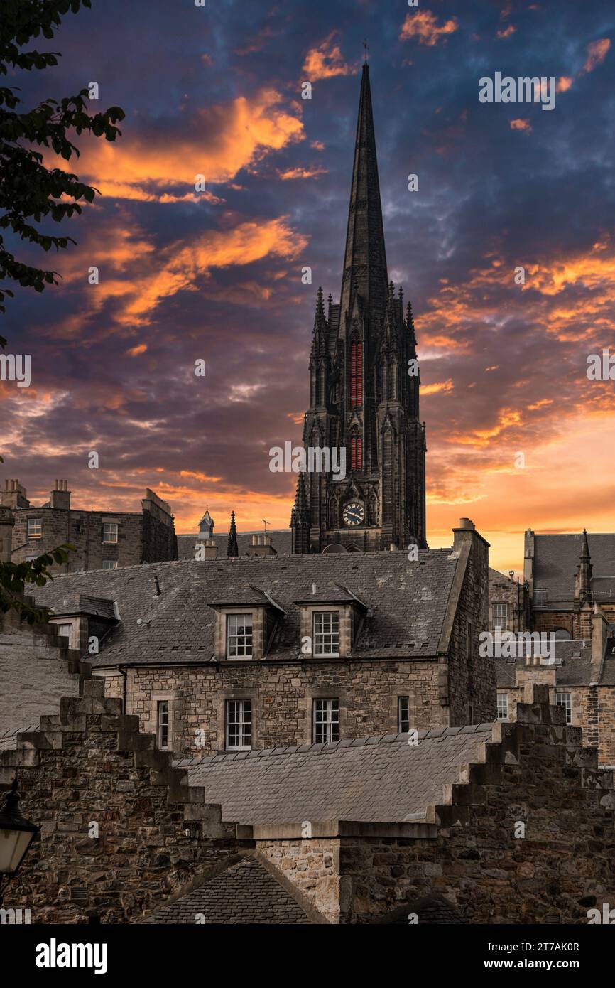 Edinburgh sightseeing traveler hi-res stock photography and images - Alamy