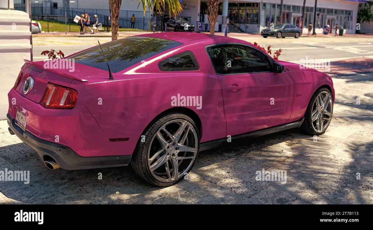 Pink ford mustang hi-res stock photography and images - Alamy