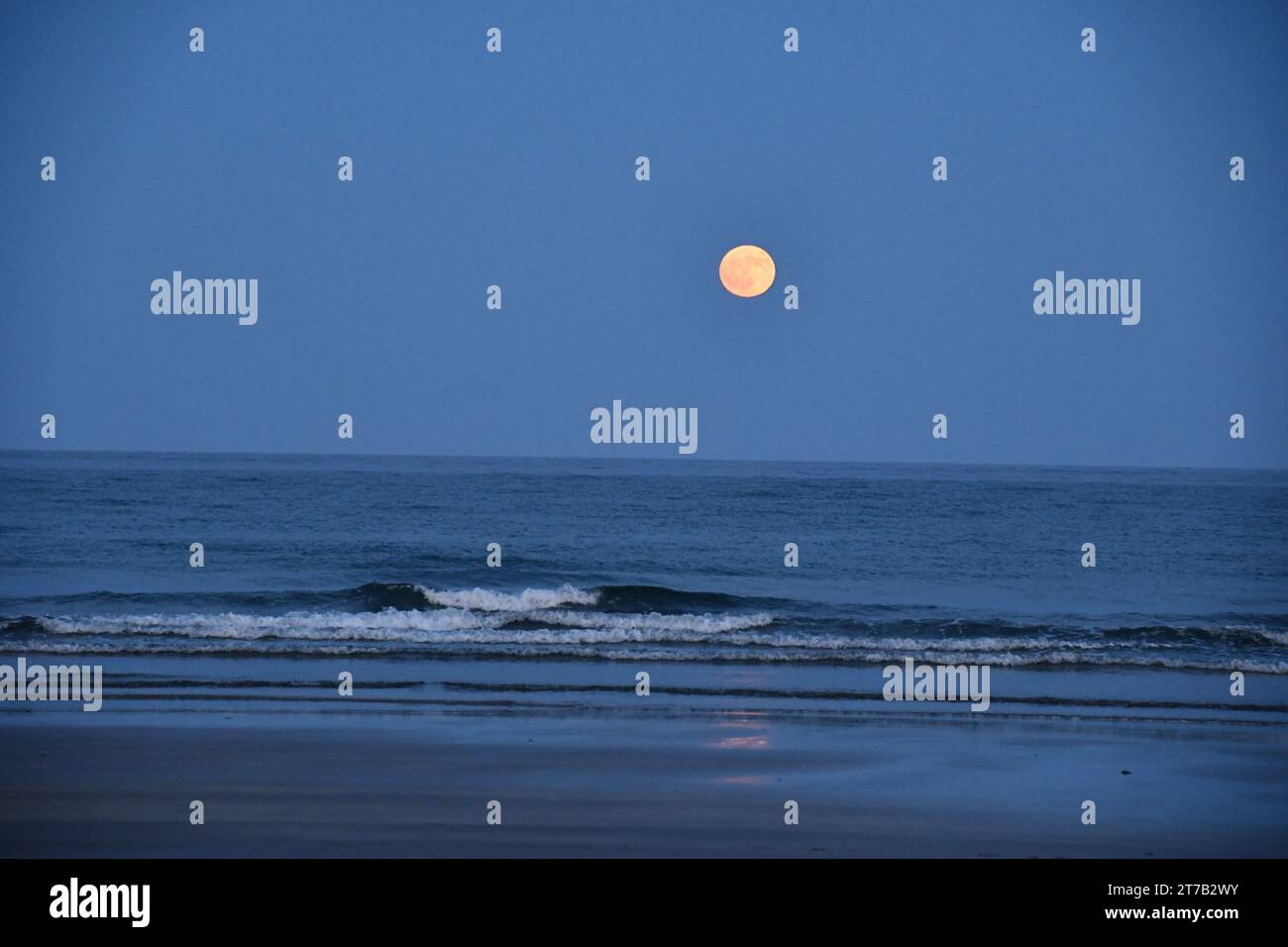 Full Moon, Clonea Beach, Clonea, County Waterford, Ireland Stock Photo Alamy
