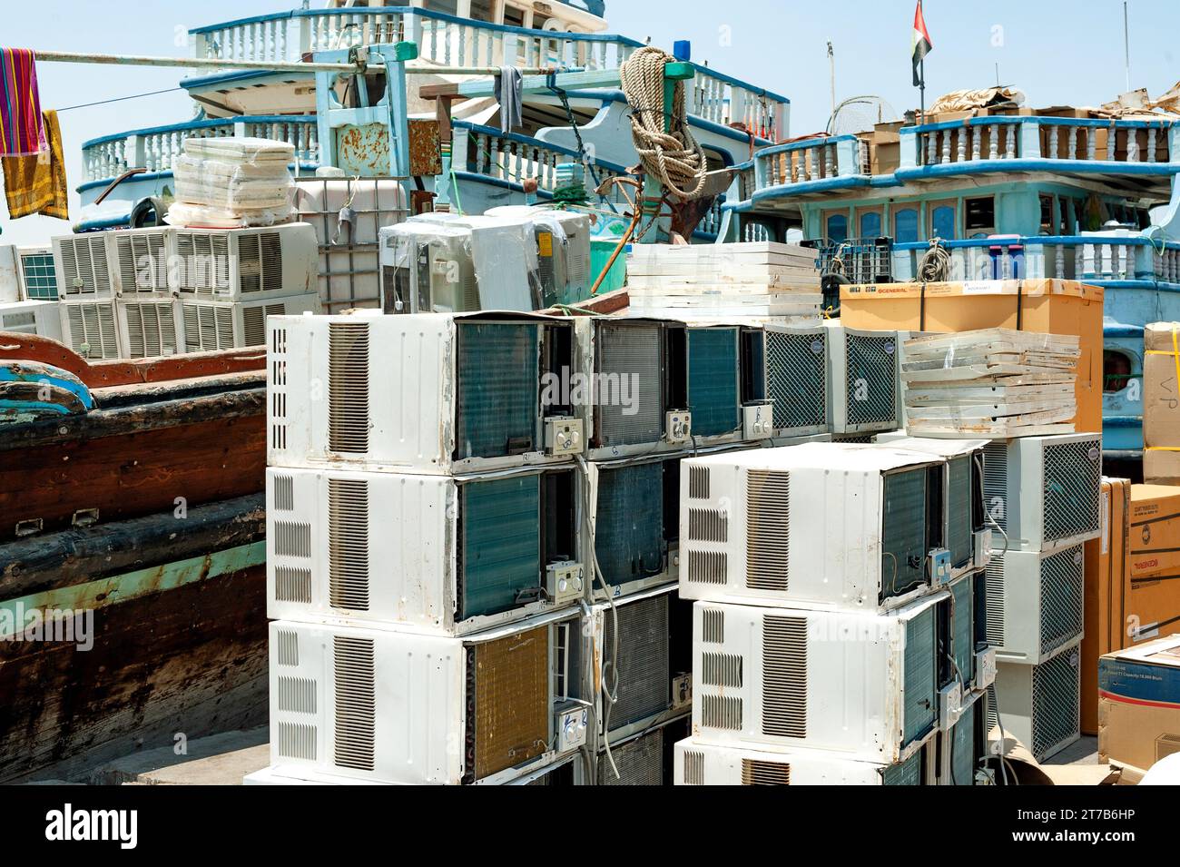 Air conditioning units asia hires stock photography and images Alamy