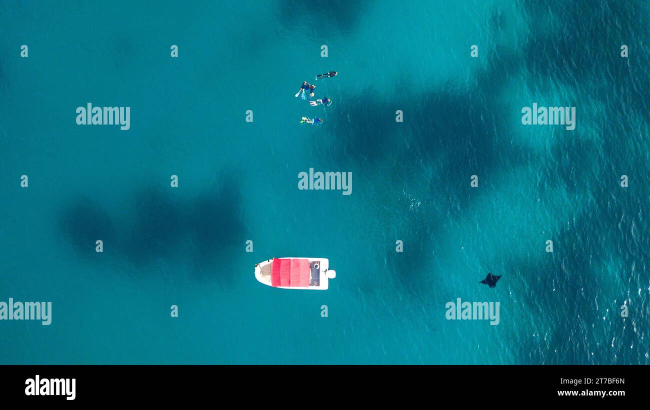 Aerial view pursuit group sea hi-res stock photography and images - Alamy