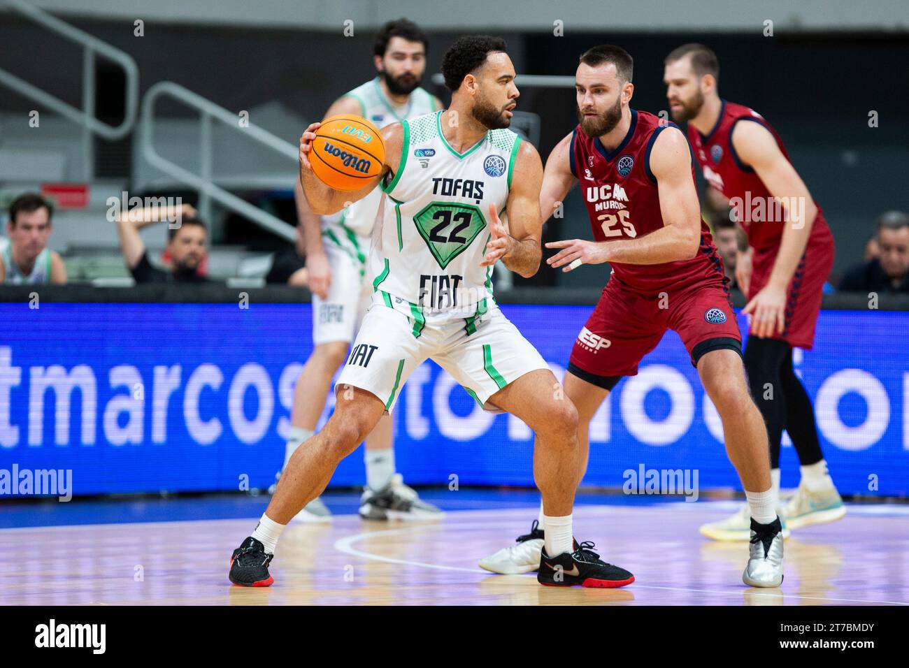 novembre-14-2023-j-j-o-brien-forward-turkish-player-of-tofas-bursa