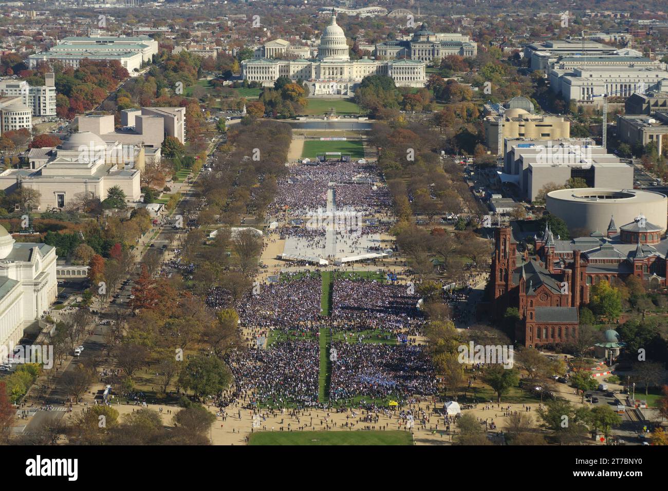 Washington, DC, USA. 14 Nov 2023. March for Israel, as seen from the top of the Washington Monument. Credit: Philip Yabut/Alamy Live News Stock Photo