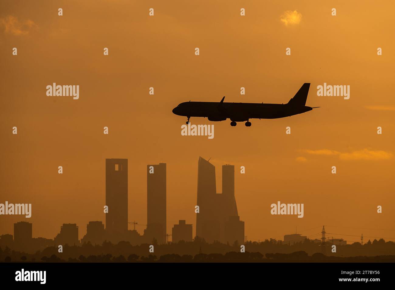 Madrid, Spain. 14th Nov, 2023. The silhouette of a commercial airplane