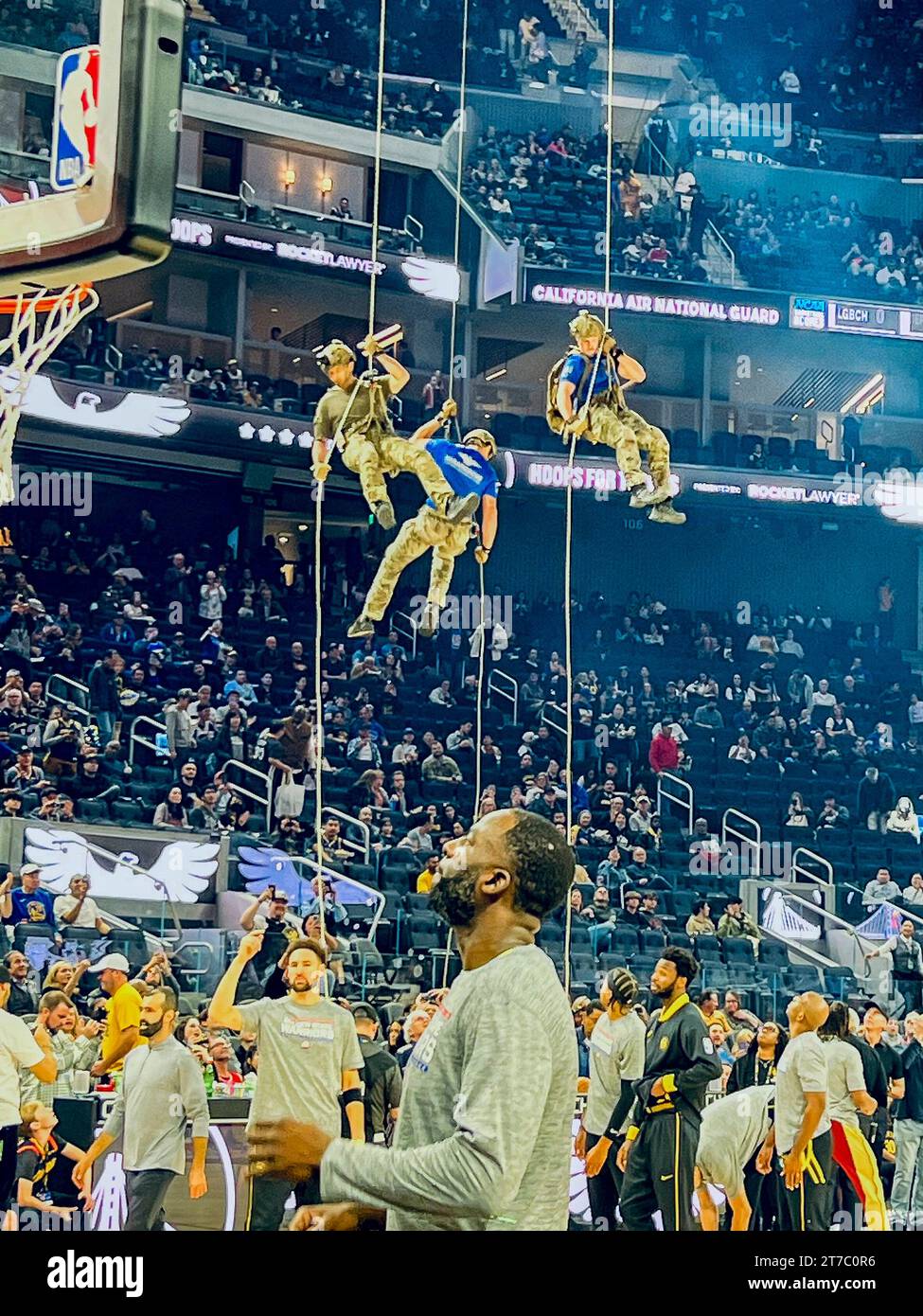 U.S. Air Force Guardian Angel Pararescue Team assigned with the 131st Rescue Squadron rappel down to deliver the game ball at the Golden State Warriors' Hoops for Troops Veterans Day game at Chase Center, San Francisco, Nov. 11, 2023.  (U.S. Air National Guard photo by Tech. Sgt. Deepak Prasad) Stock Photo