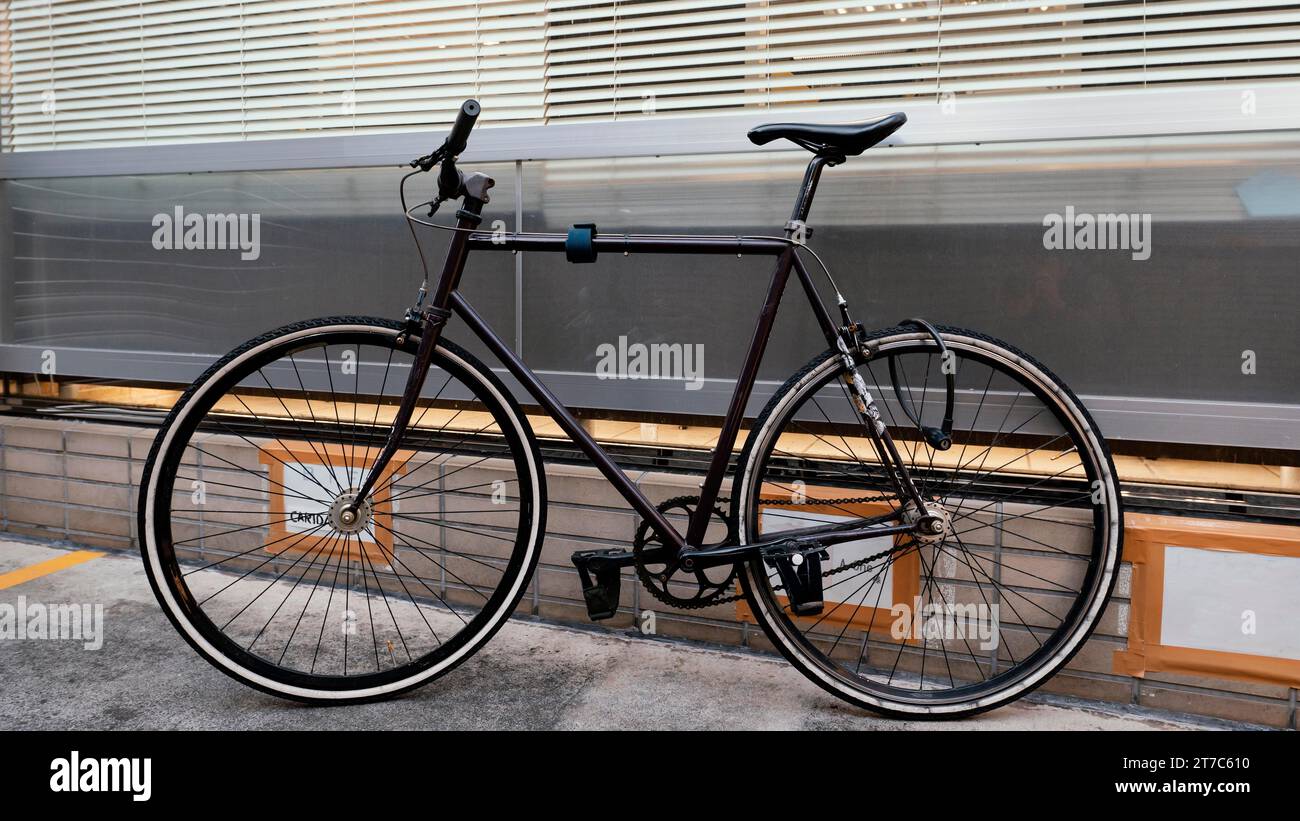Black vintage bike hi-res stock photography and images - Alamy