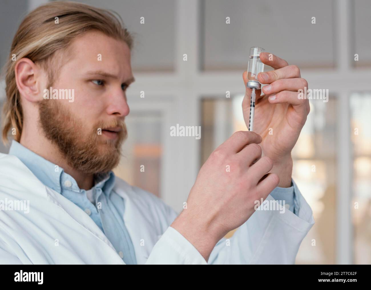 Close up doctor preparing injection Stock Photo - Alamy
