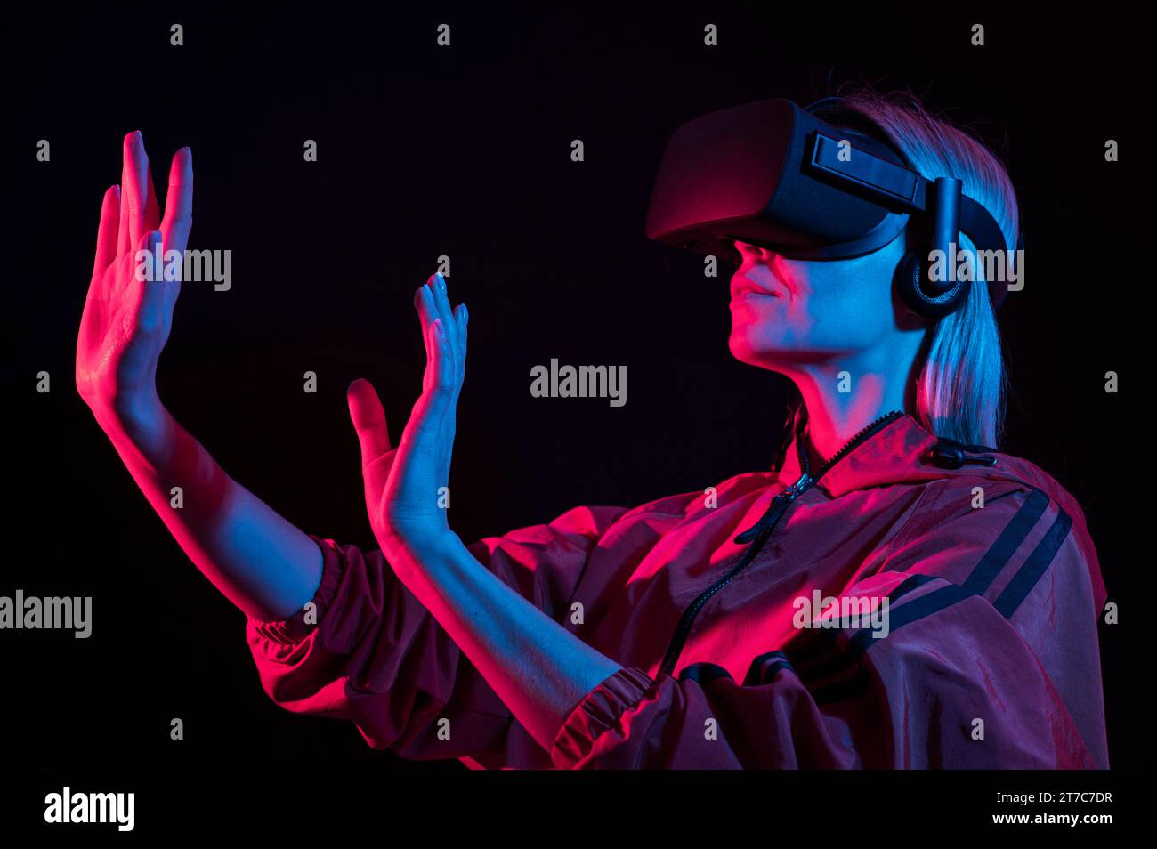 Vr Heart Vr fitness woman wearing hi-res stock photography and images - Alamy