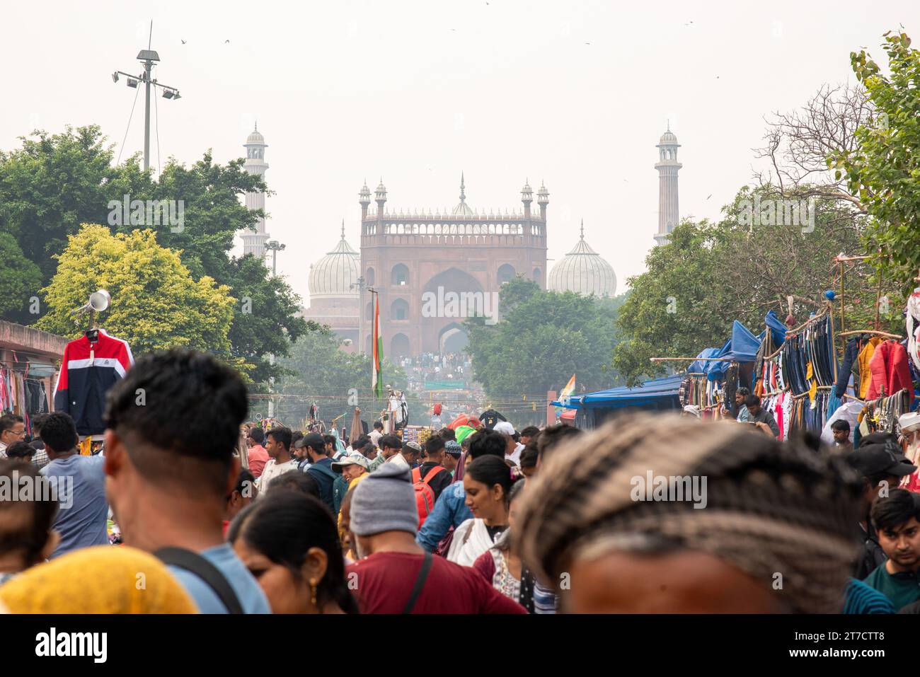 New Delhi, India. 14th Nov, 2023. Jama Masjid is engulfed in a layer of smog after the Diwali festival in Old Delhi. Diwali fireworks worsen Delhi's air pollution, releasing harmful pollutants. The interplay of firecracker emissions, atmospheric conditions, and existing pollution sources causes a sharp spike in air pollution levels. Credit: SOPA Images Limited/Alamy Live News Stock Photo