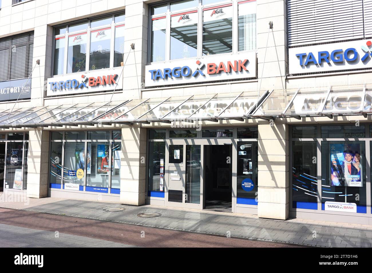 Eingang Targo Bank Filiale Hamburg Hamburg Deutschland *** Entrance Targo Bank Branch Hamburg Hamburg Germany Copyright: xLobeca/RHx Credit: Imago/Alamy Live News Stock Photo