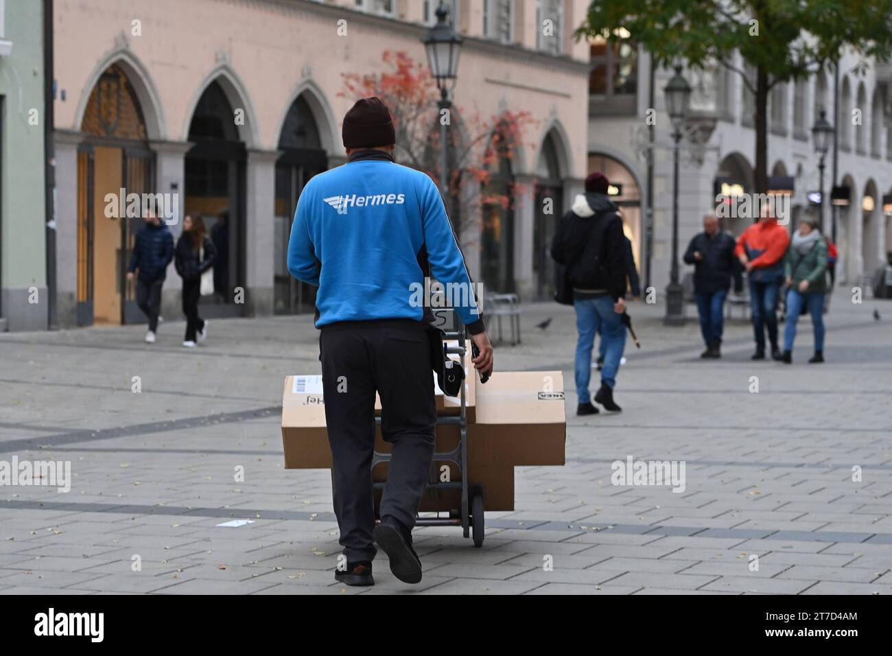 Hermes courier hi-res stock photography and images - Alamy