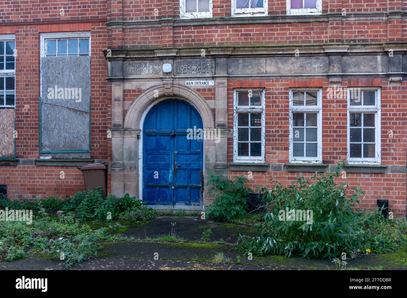 Victoria School, Mill Road, Wellingborough, Northamptonshire, UK; permanent closed in 2008 and now derelict Stock Photo