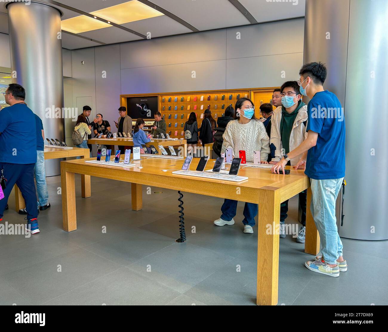 Business young crowd hi-res stock photography and images - Alamy