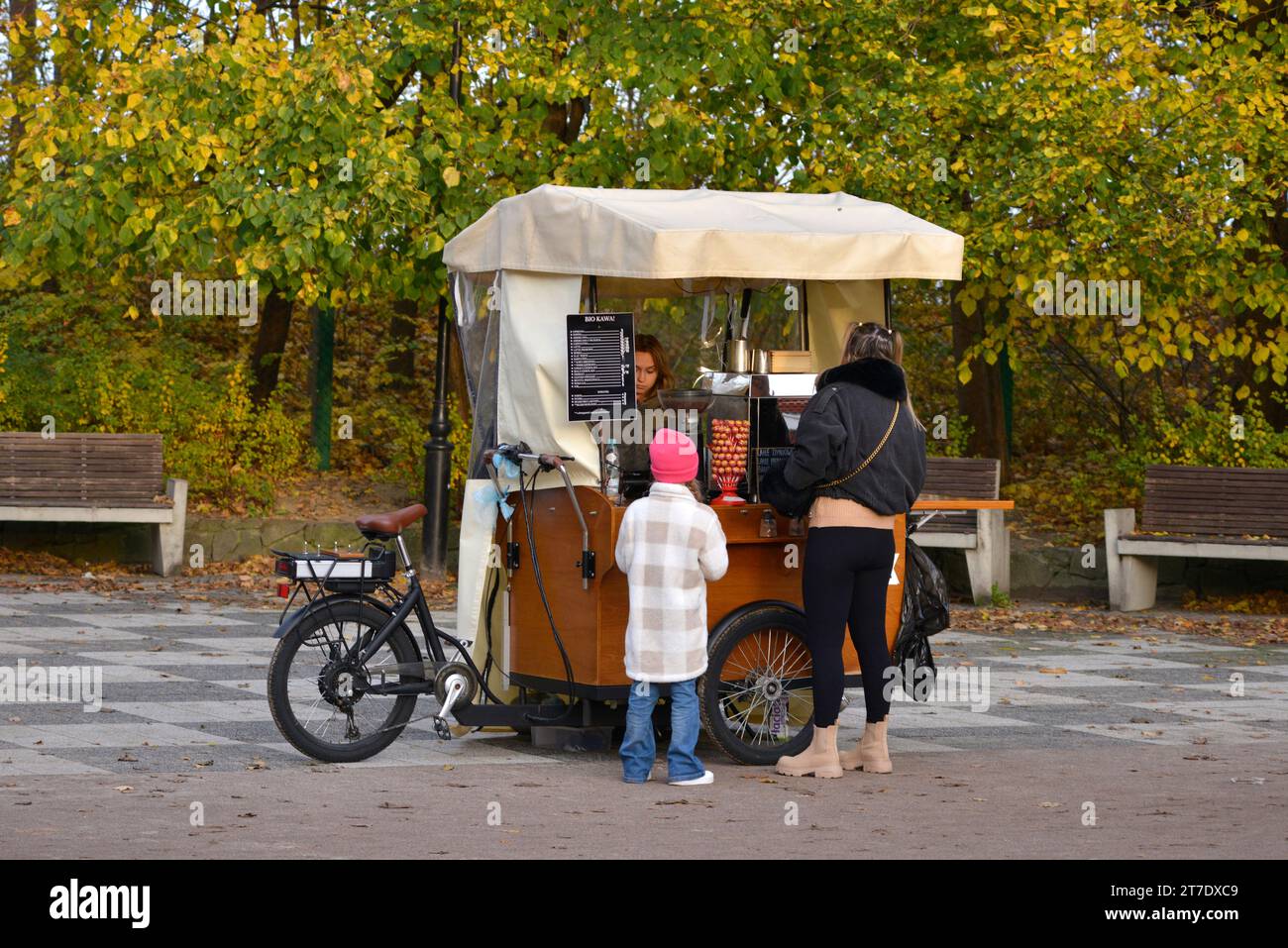Mobile stall selling coffee and sweets to a family at the Jelitkowo Beach park in Gdansk, Poland, Europe, EU Stock Photo