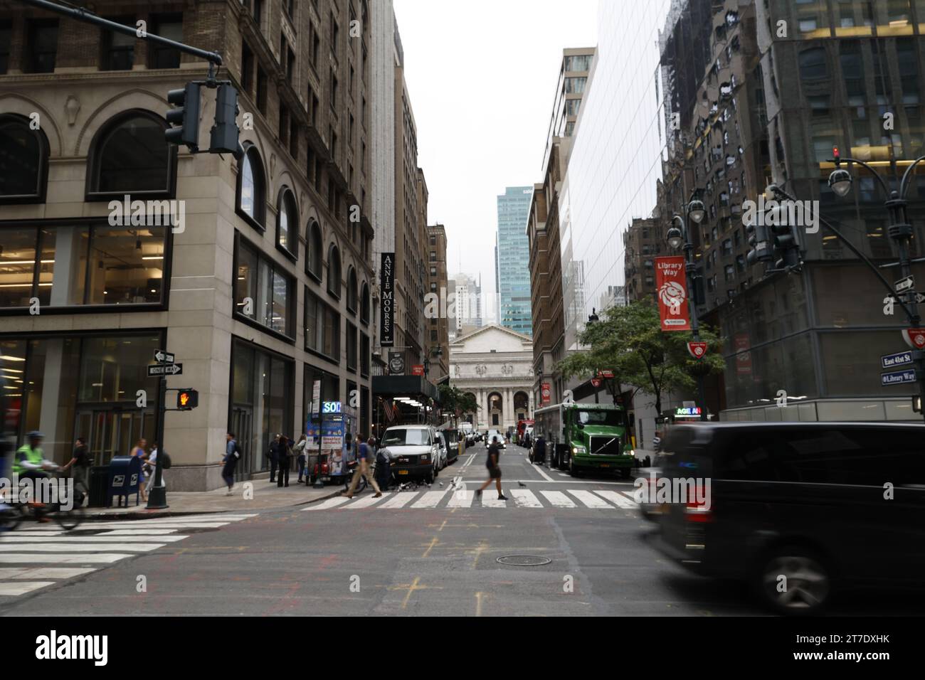 New york street scene hi-res stock photography and images - Alamy