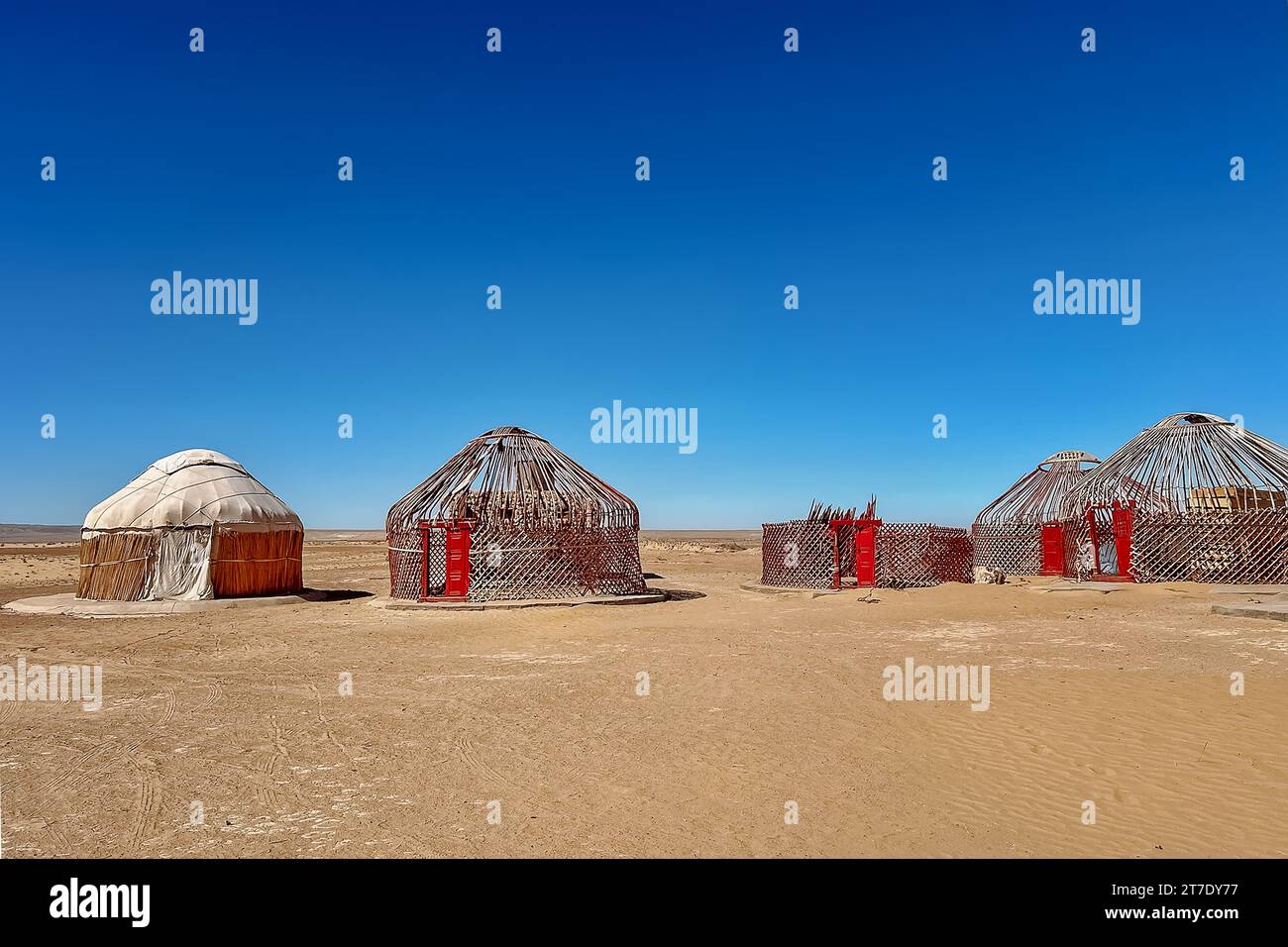 Yurt settlement in the desert, Kysylkum desert, uzbekistan Stock Photo