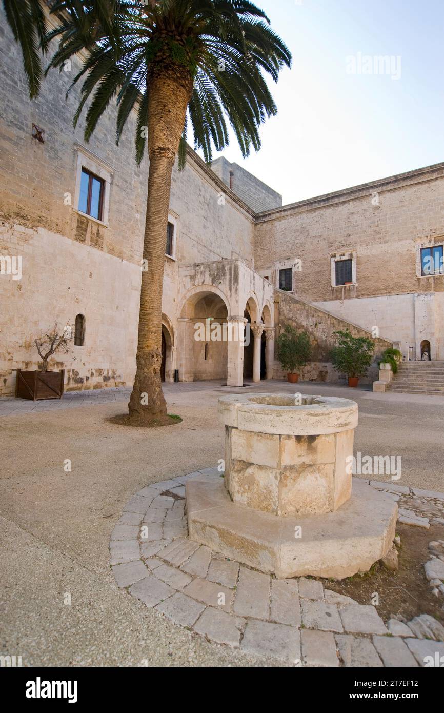 Bari italy castle hi-res stock photography and images - Alamy