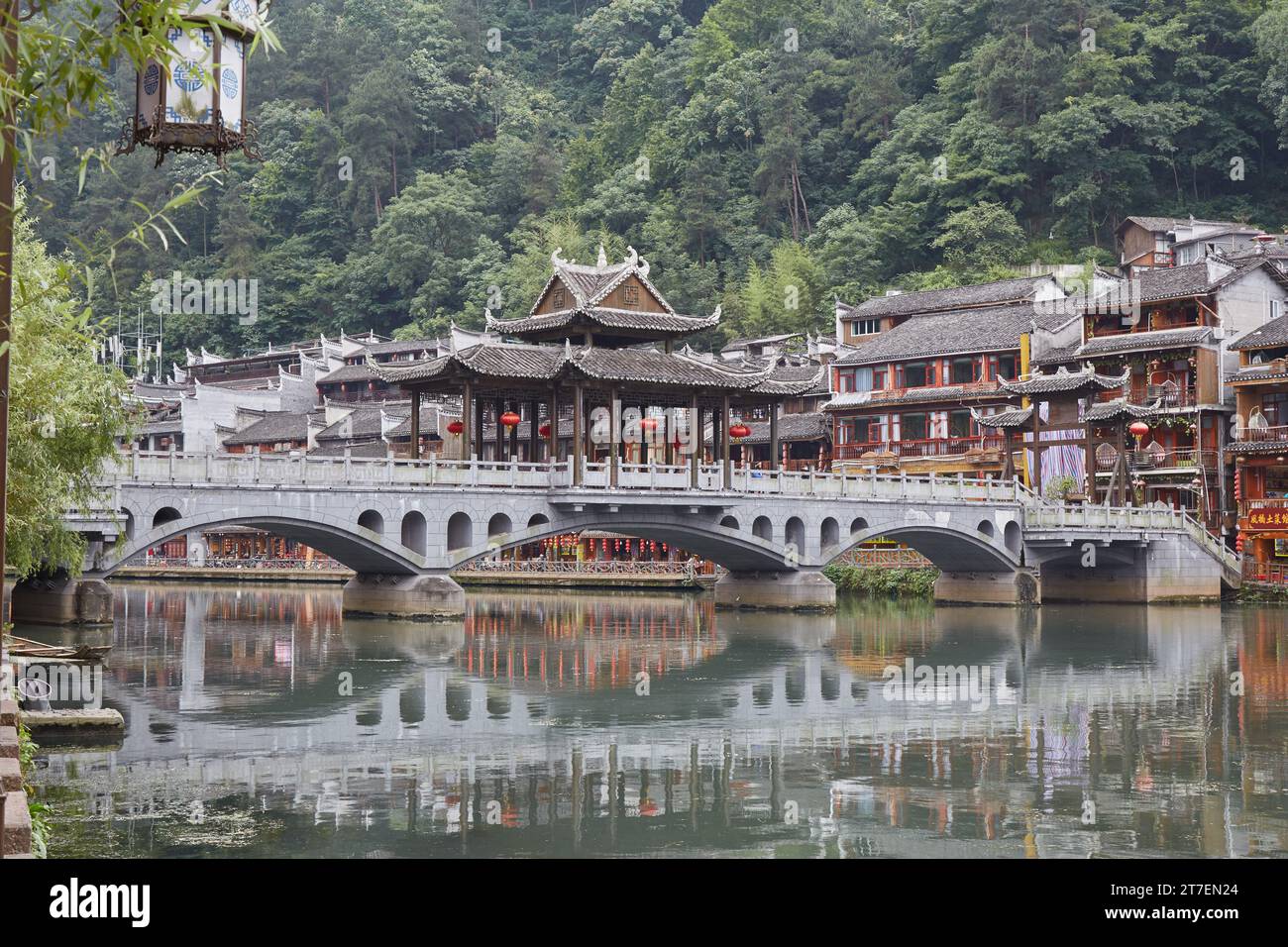 fenghuang-ancient-town-in-hunan-provice-china-is-known-for-its