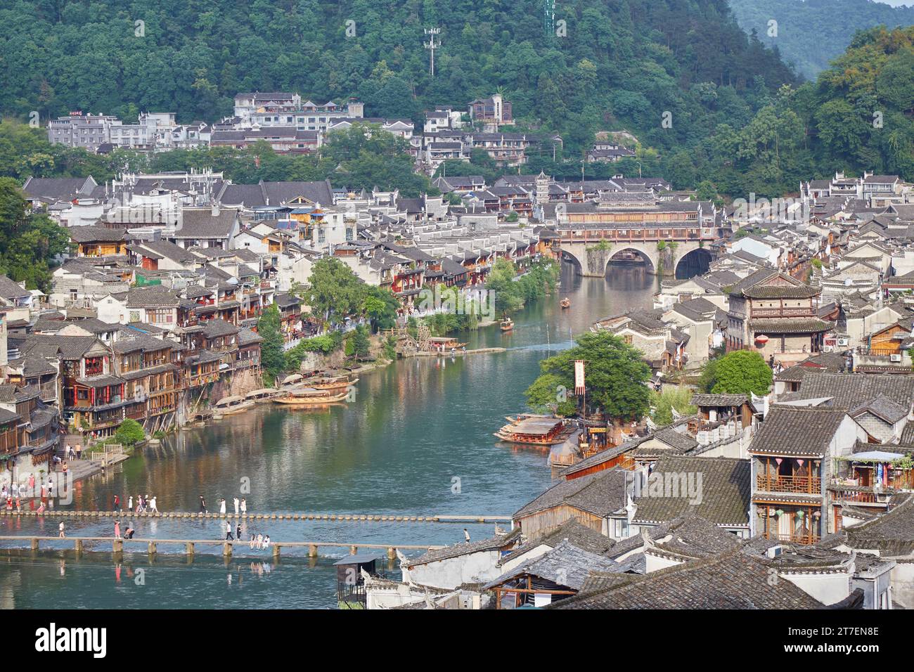 fenghuang-ancient-town-in-hunan-provice-china-is-known-for-its