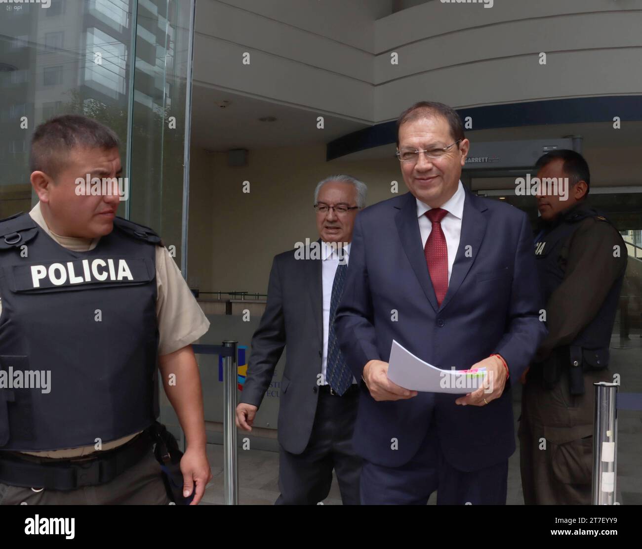 PERIODISTAS INCONSTITUCIONALIDAD REGLAMENTO COMUNICACION Quito, miÃ rcoles 15 de noviembre del 2023 Abogado Santiago Guarderas y Francisco Rocha, Director Ejecutivo de la Asociacion de Editores de Periodicos, acudierona a la Corte Constitucional a poner una demanda de inconstitucionalidad en contra de dos articulos del Reglamento de Comunicacion del Presidente Guillermo Lasso. Fotos: Rolando Enriquez/API Quito Pichincha Ecuador SOI-PERIODISTASINCONSTITUCIONALIDADREGLAMENTOCOMUNICACIÃN-de26dd616a24b6138b55131bb03a3bf7 *** JOURNALISTS UNCONSTITUTIONALITY OF THE COMMUNICATION REGULATIONS Quito, W Stock Photo