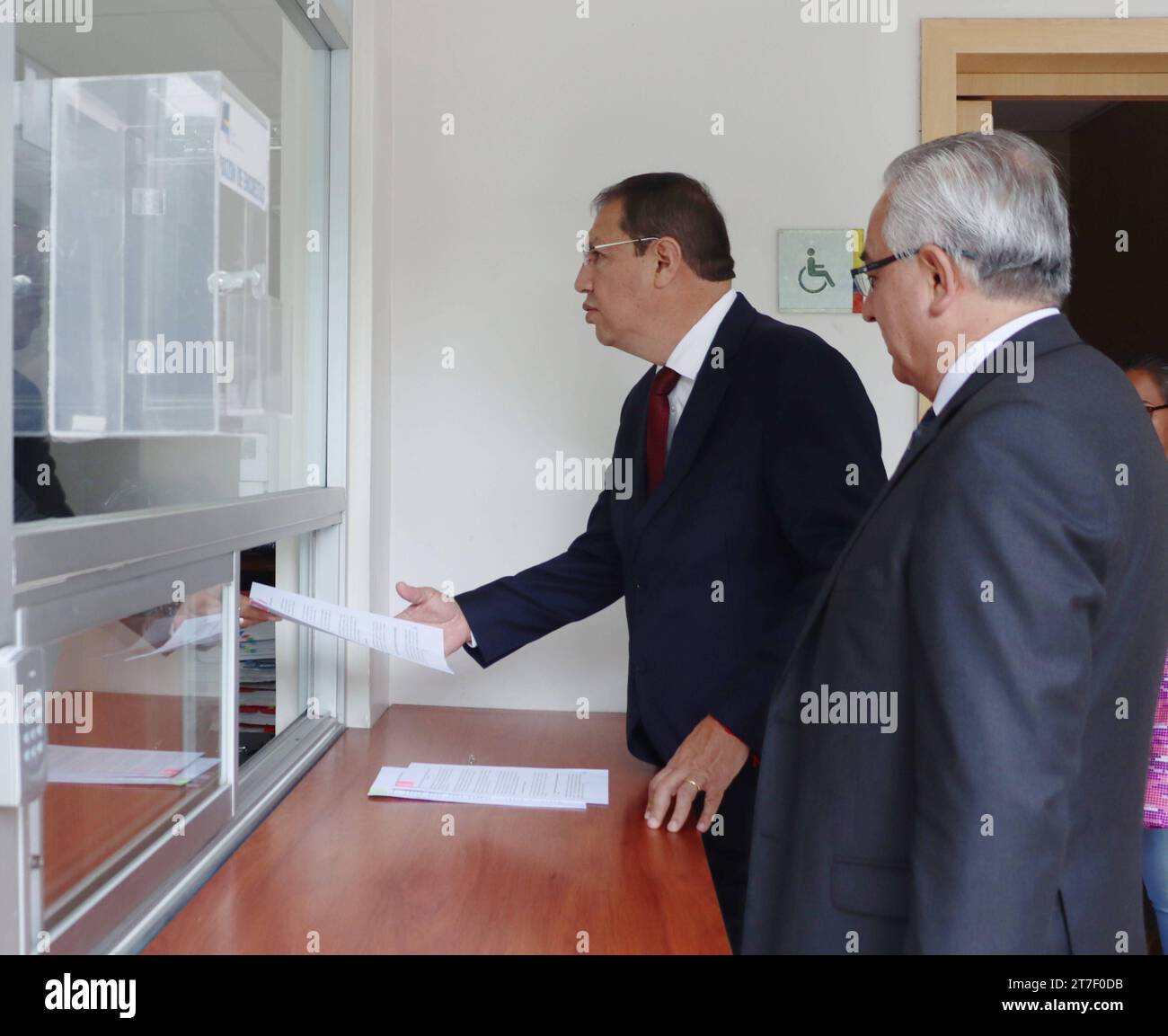 PERIODISTAS INCONSTITUCIONALIDAD REGLAMENTO COMUNICACION Quito, miÃ rcoles 15 de noviembre del 2023 Abogado Santiago Guarderas y Francisco Rocha, Director Ejecutivo de la Asociacion de Editores de Periodicos, acudierona a la Corte Constitucional a poner una demanda de inconstitucionalidad en contra de dos articulos del Reglamento de Comunicacion del Presidente Guillermo Lasso. Fotos: Rolando Enriquez/API Quito Pichincha Ecuador SOI-PERIODISTASINCONSTITUCIONALIDADREGLAMENTOCOMUNICACIÃN-c9d299fe4ab4e3ef5e397b4e28c84537 *** JOURNALISTS UNCONSTITUTIONALITY OF THE COMMUNICATION REGULATIONS Quito, W Stock Photo