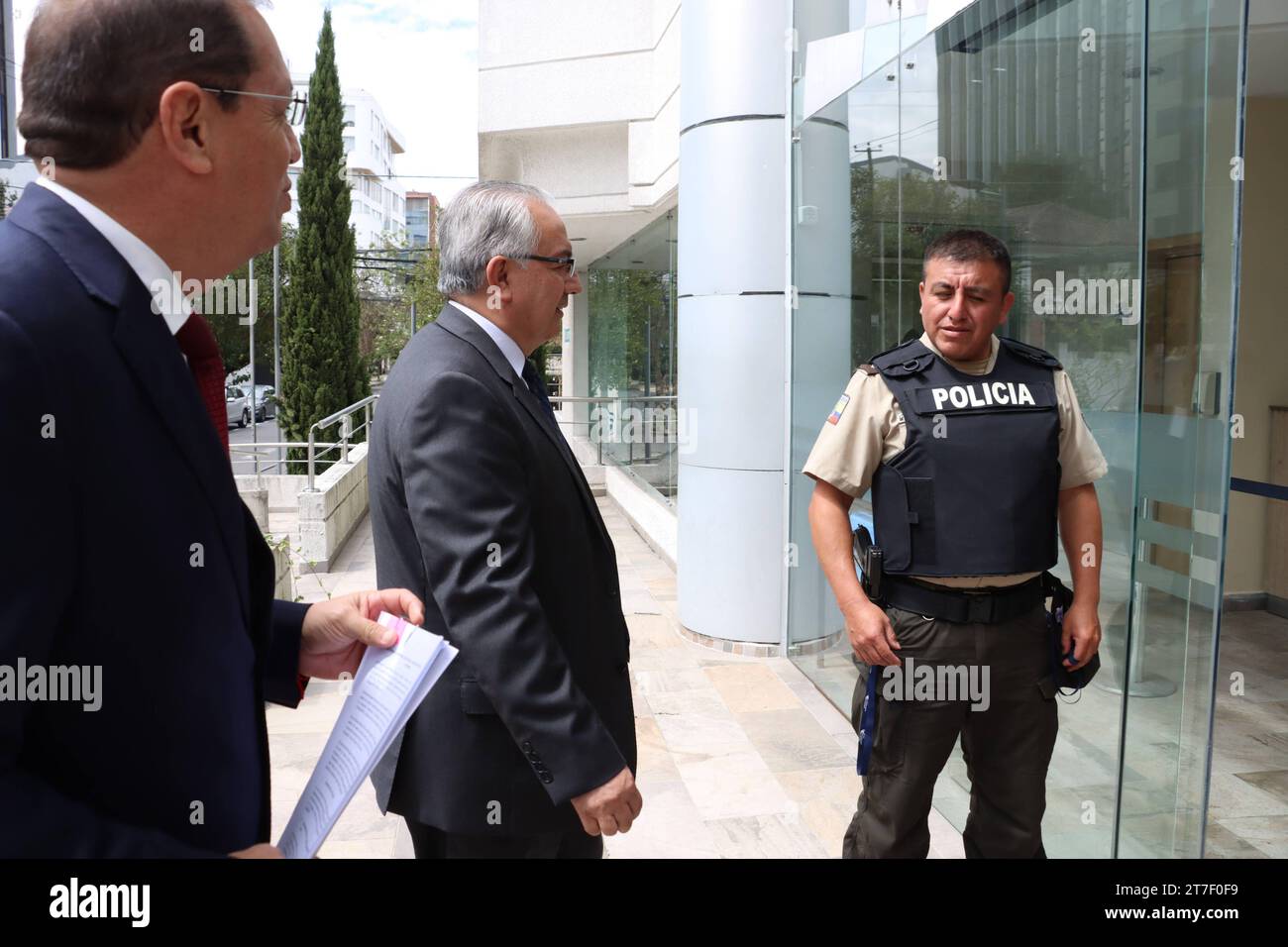 PERIODISTAS INCONSTITUCIONALIDAD REGLAMENTO COMUNICACION Quito, miÃ rcoles 15 de noviembre del 2023 Abogado Santiago Guarderas y Francisco Rocha, Director Ejecutivo de la Asociacion de Editores de Periodicos, acudierona a la Corte Constitucional a poner una demanda de inconstitucionalidad en contra de dos articulos del Reglamento de Comunicacion del Presidente Guillermo Lasso. Fotos: Rolando Enriquez/API Quito Pichincha Ecuador SOI-PERIODISTASINCONSTITUCIONALIDADREGLAMENTOCOMUNICACIÃN-7393c8179a5b2f0774675ba7c15b4529 *** JOURNALISTS UNCONSTITUTIONALITY OF THE COMMUNICATION REGULATIONS Quito, W Stock Photo