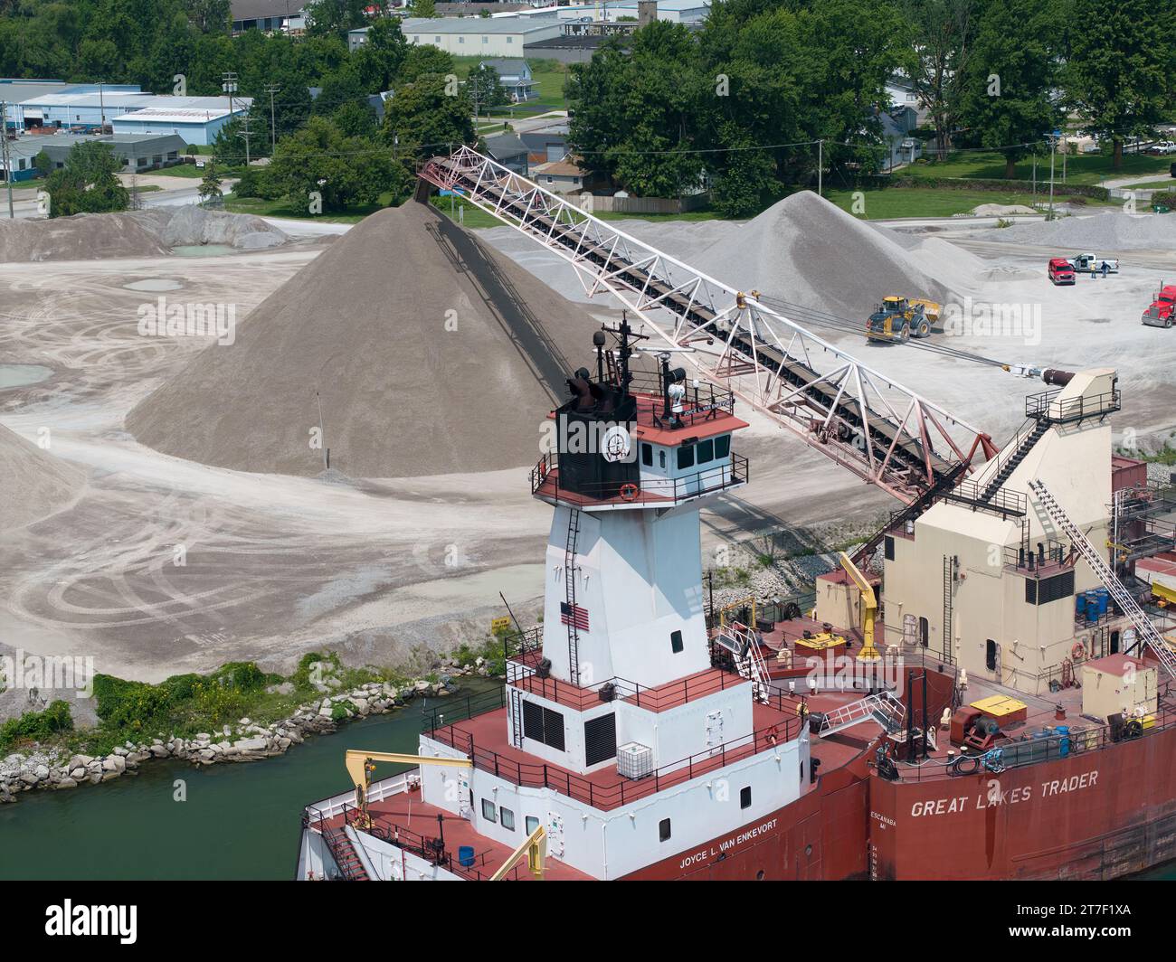 Pusher Tug Joyce L. VanEnkevort and Great Lakes Trader barge off-loading aggregate, St. Clair River, Marine City, Michigan, USA Stock Photo