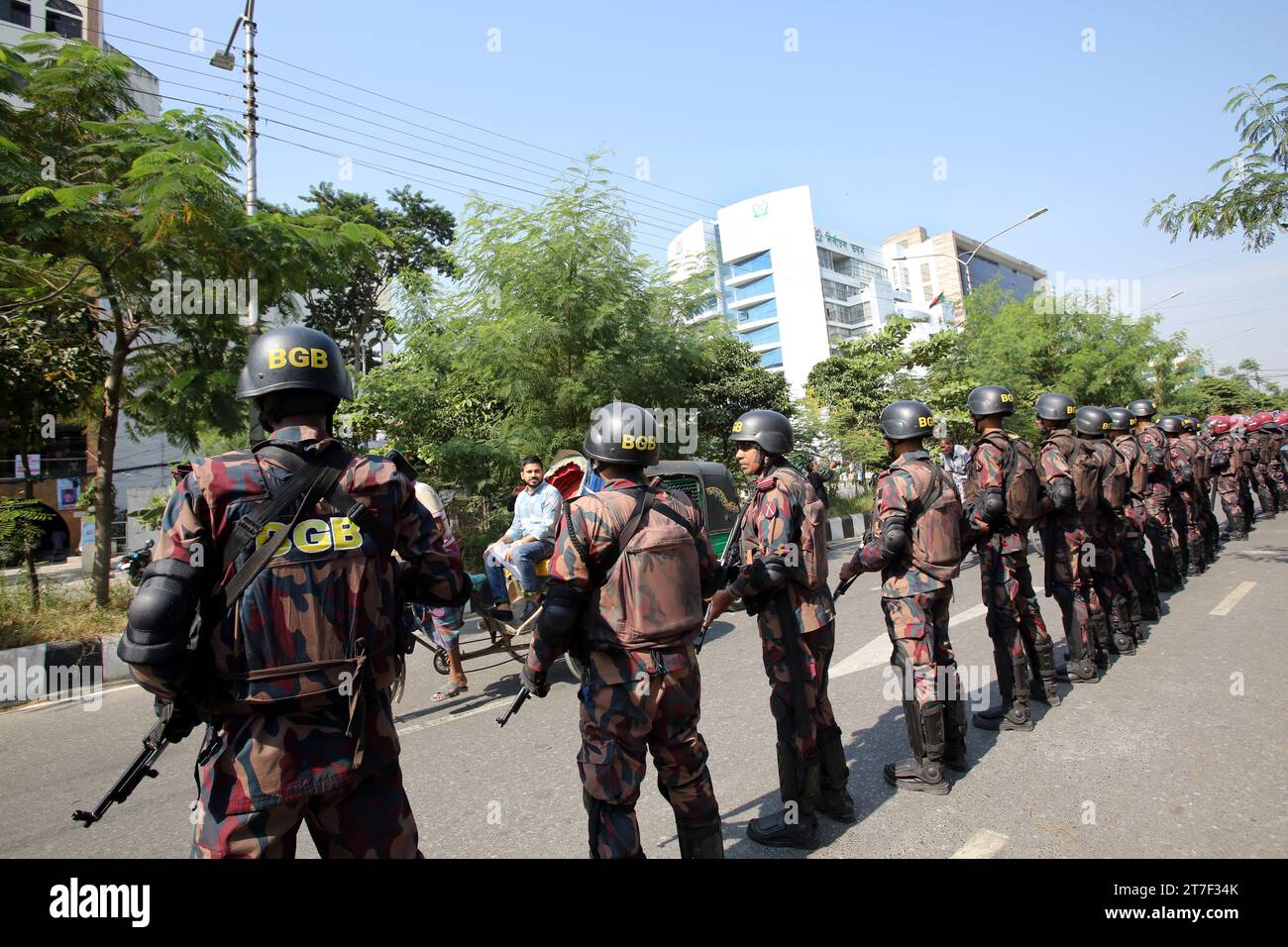 Border Guard Bangladesh (BGB) members stand guard in front of the Bangladesh Election Commission (EC) headquarters during a press conference by the EC Stock Photo