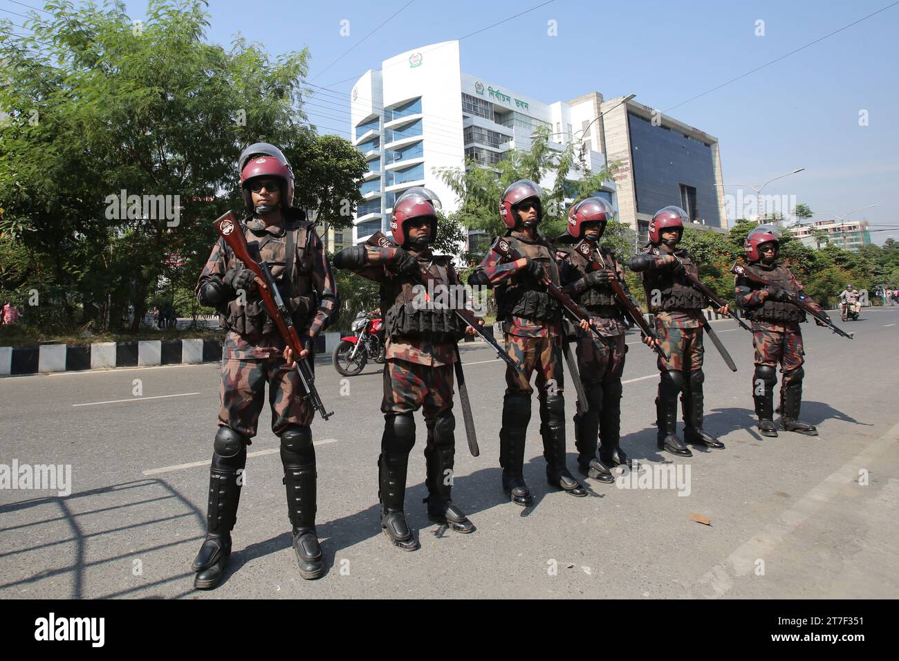 Border Guard Bangladesh (BGB) members stand guard in front of the Bangladesh Election Commission (EC) headquarters during a press conference by the EC Stock Photo
