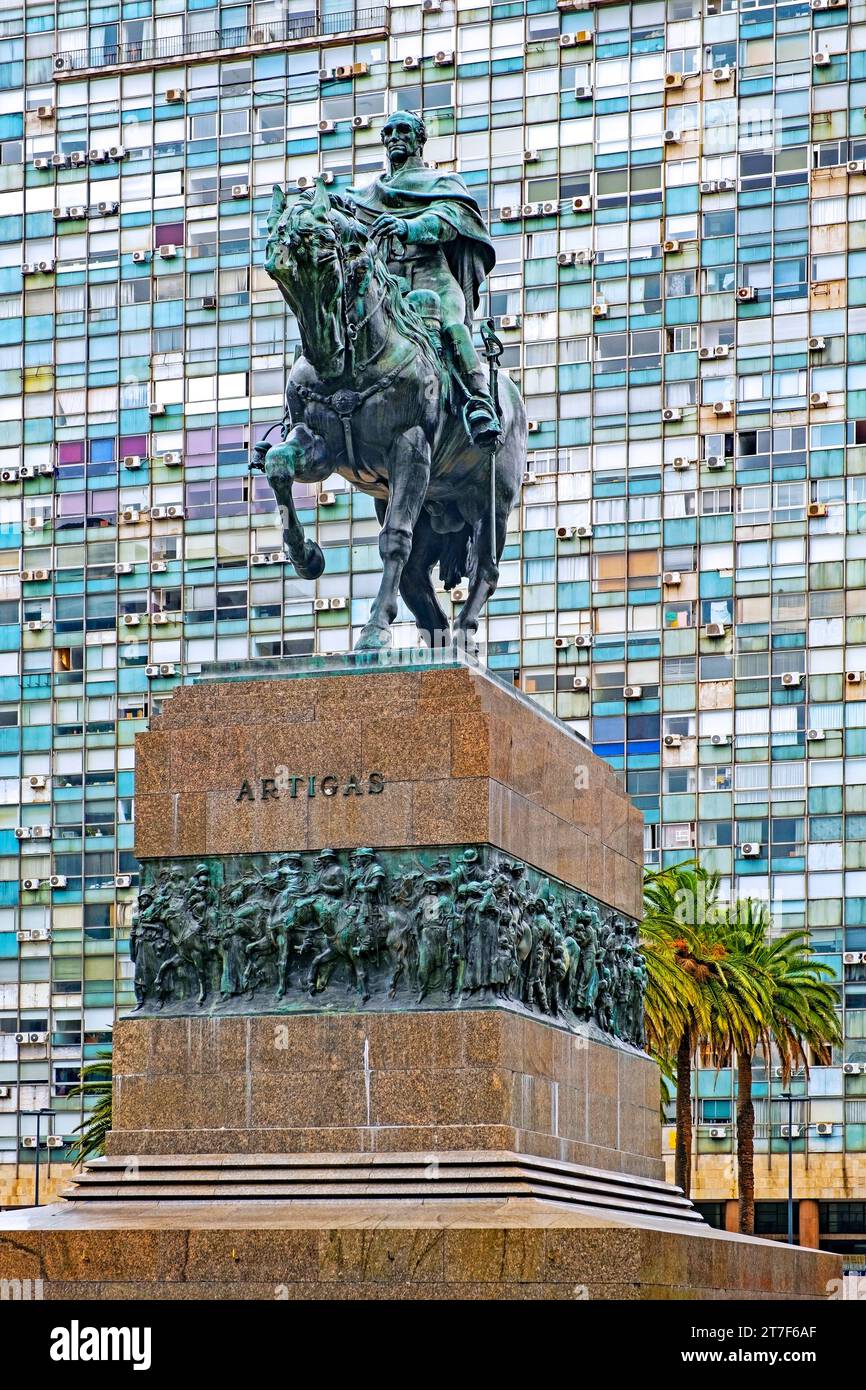 Monument to General José Gervasio Artigas on the Plaza Independencia / Independence Square in the barrio Centro at Montevideo, Uruguay, South America Stock Photo